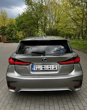 Lexus CT cena 82900 przebieg: 82200, rok produkcji 2017 z Warszawa małe 56